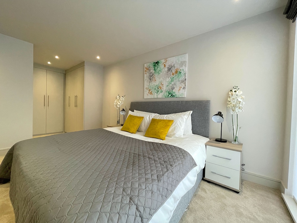 Apartment photo 2