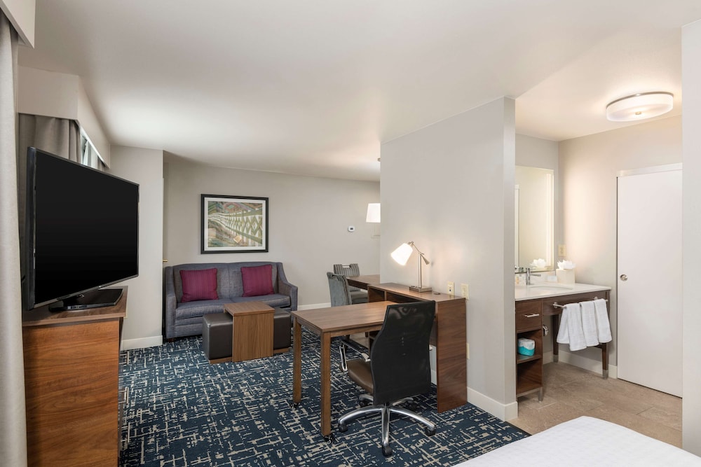 Studio Suite, 1 Queen Bed, Non Smoking - Photo 1
