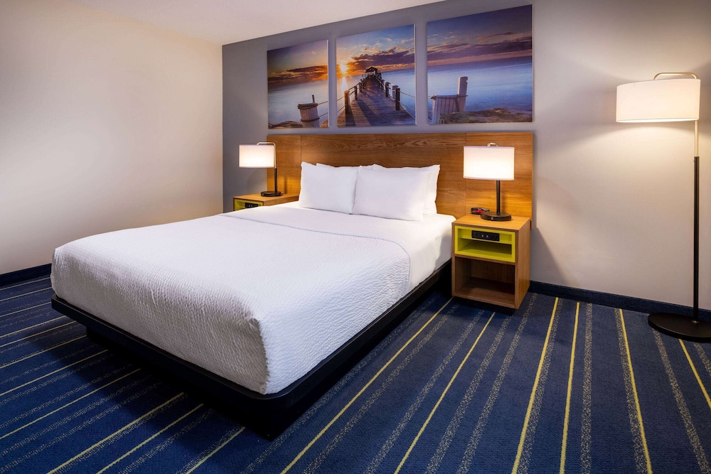 Deluxe Room, 1 Queen Bed, Non Smoking - Photo 2