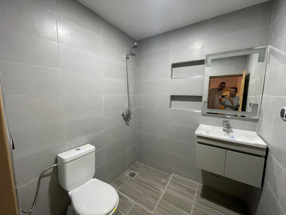 Comfort Room, Valley View