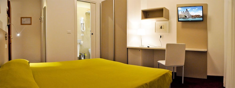 Classic Double Room - Photo 7