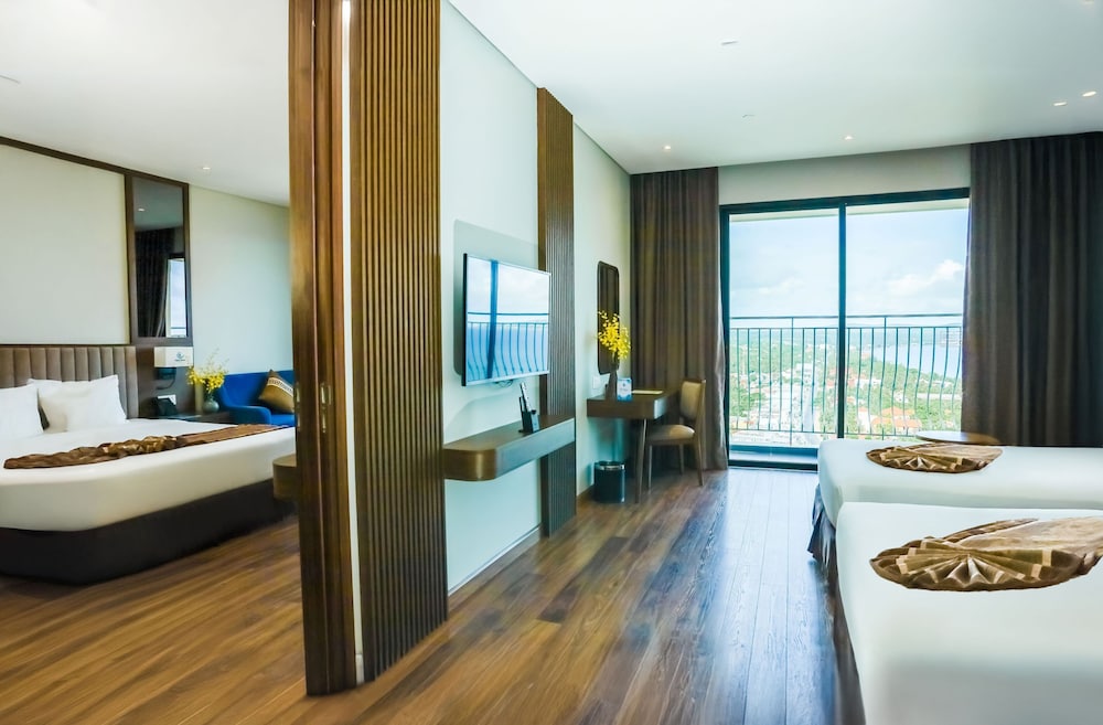Deluxe Family Connecting Room with Seaview