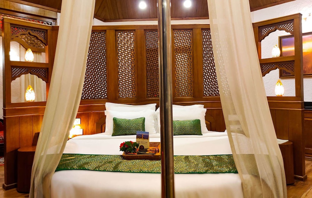 Chatarbhuja Luxury