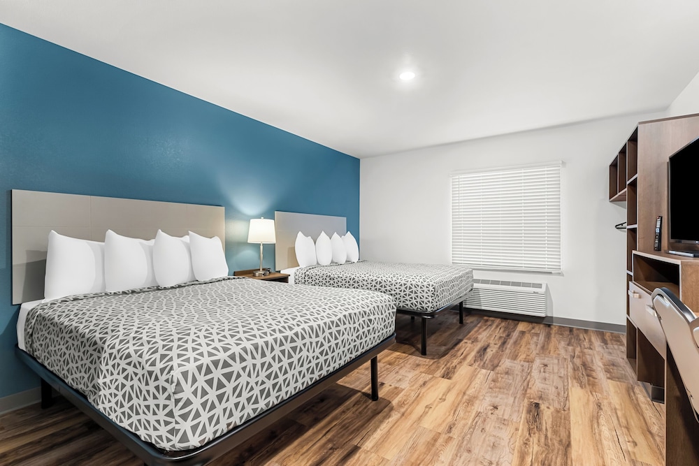 Suite, 2 Queen Beds, Non Smoking photo 2