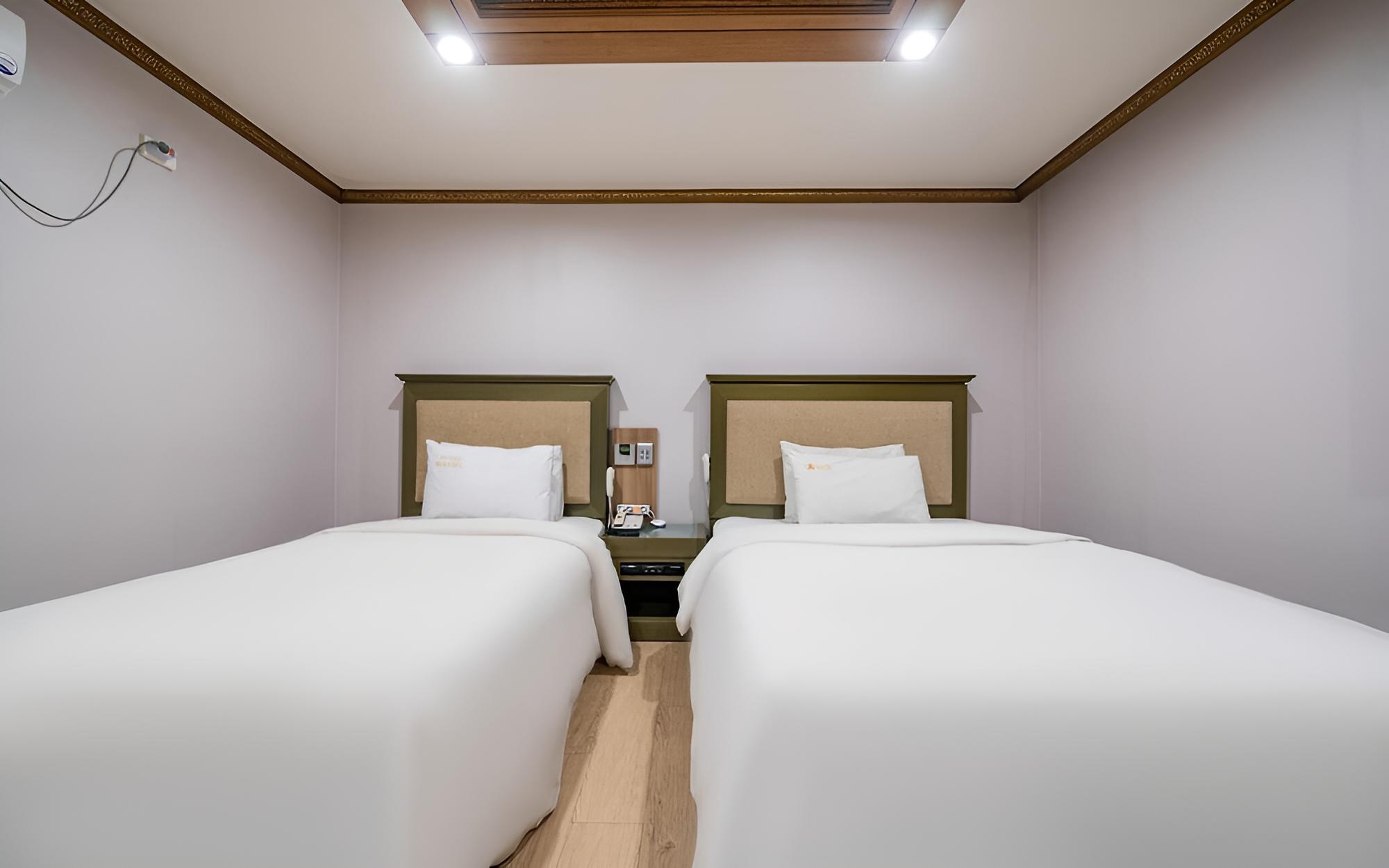 Room (Twin) photo 3