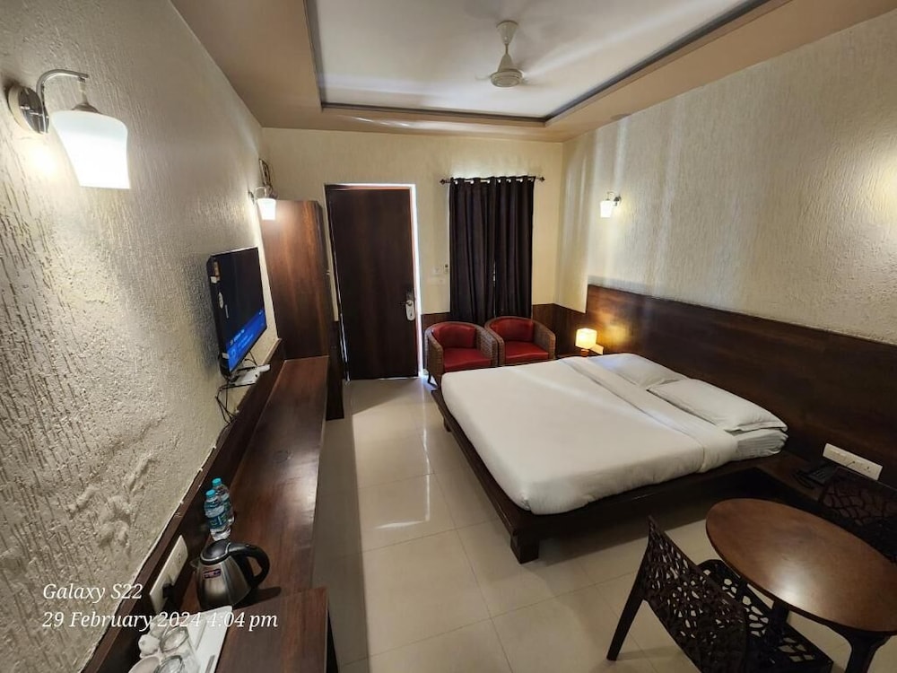 Standard Room, Balcony, Mountain View