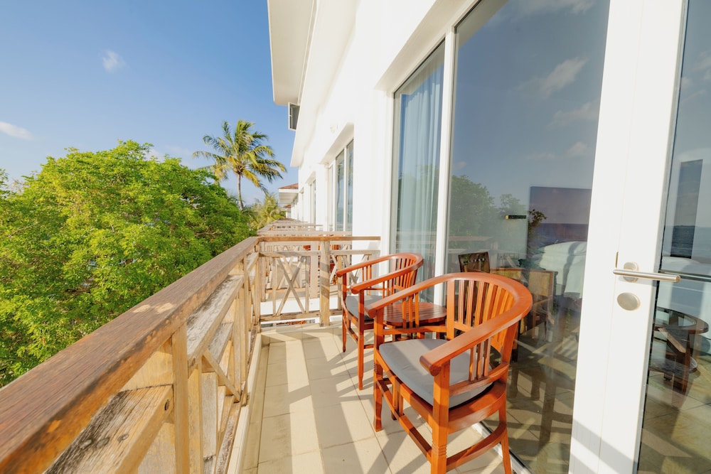 Deluxe Sea View King Bed - Photo 8