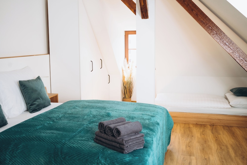 Luxury Triple Room, City View photo 1