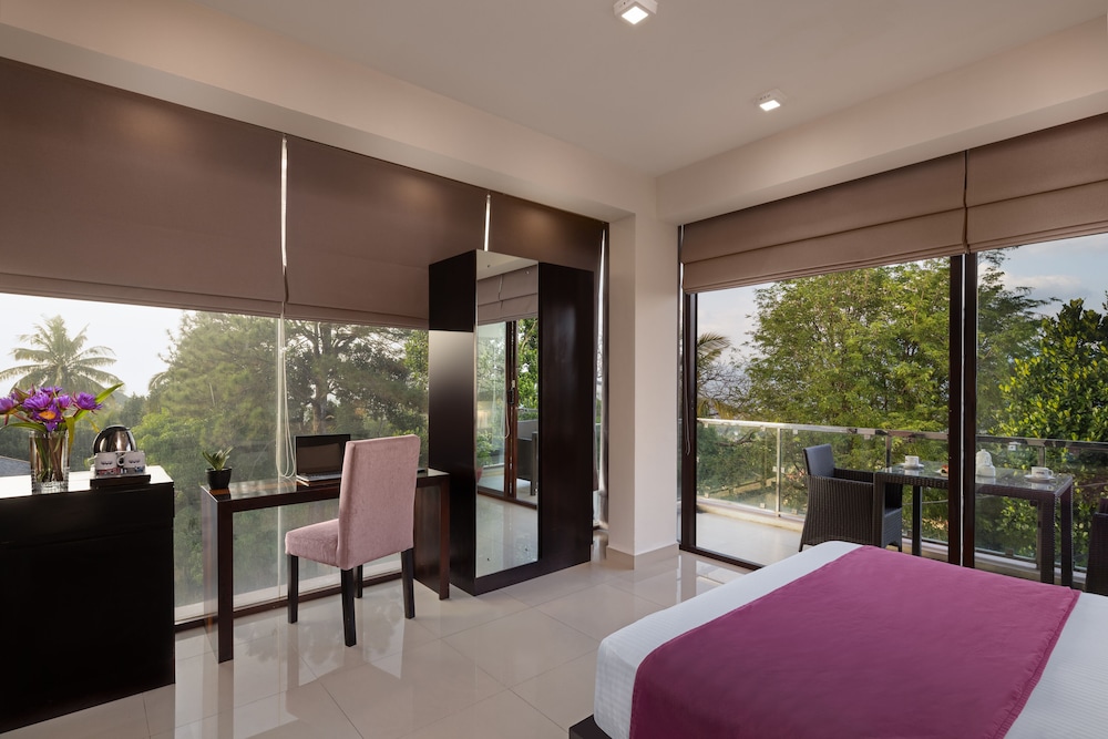 Superior Room, 1 Queen Bed photo 1