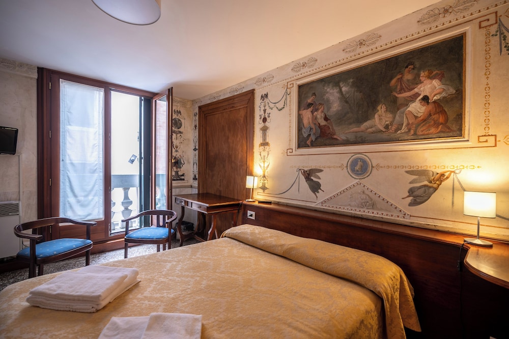 Deluxe Double Room, Canal View photo 1