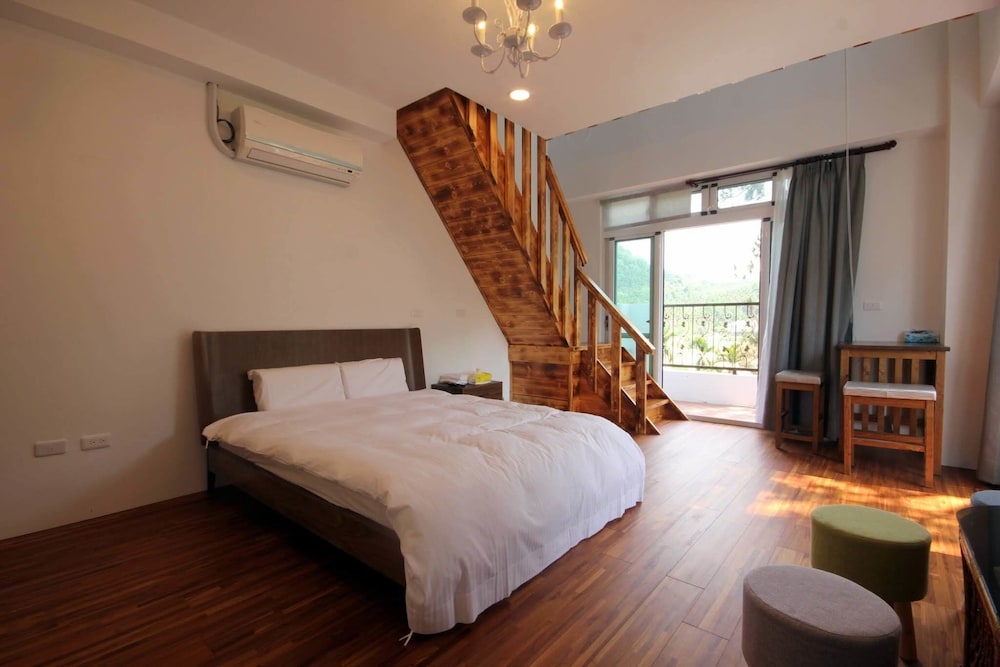 Family Suite, Multiple Beds, Non Smoking photo 2