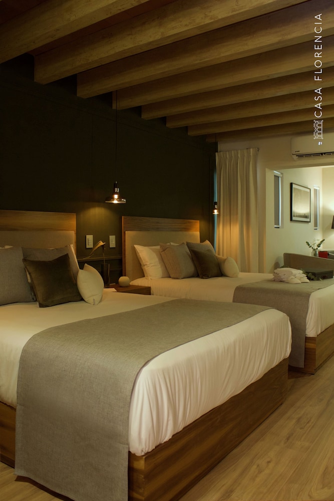 Standard Suite, 2 Queen Beds (Geranio) photo 1