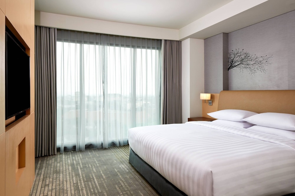 Suite, 1 Bedroom, City View - Photo 3