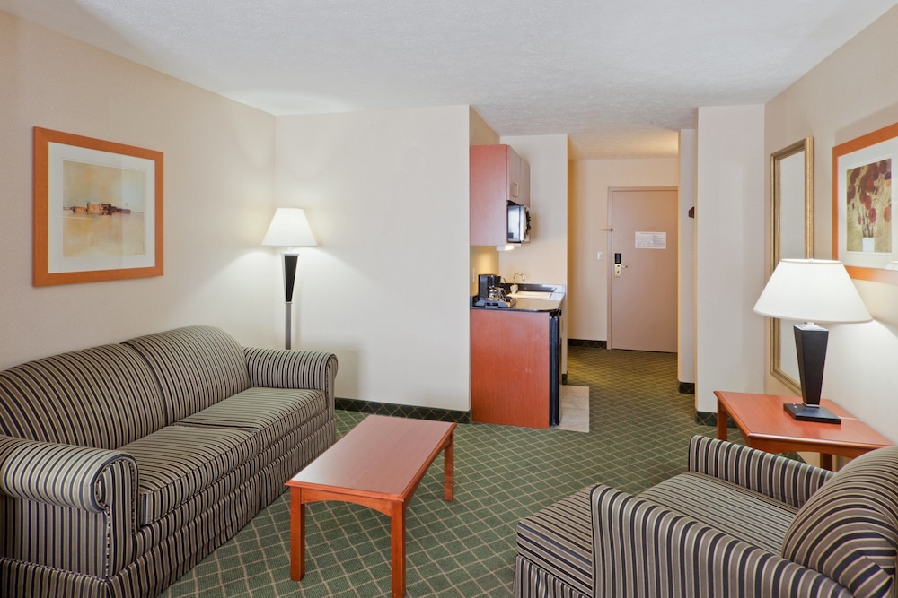 Suite, 1 King Bed, Jetted Tub - Photo 6