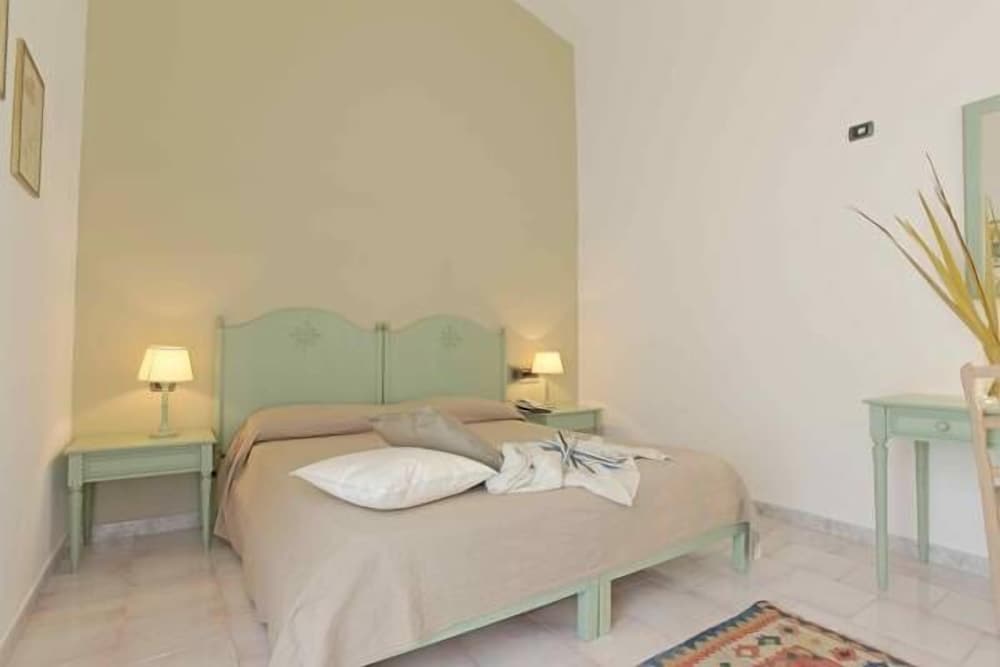 Economy Double Room photo 3