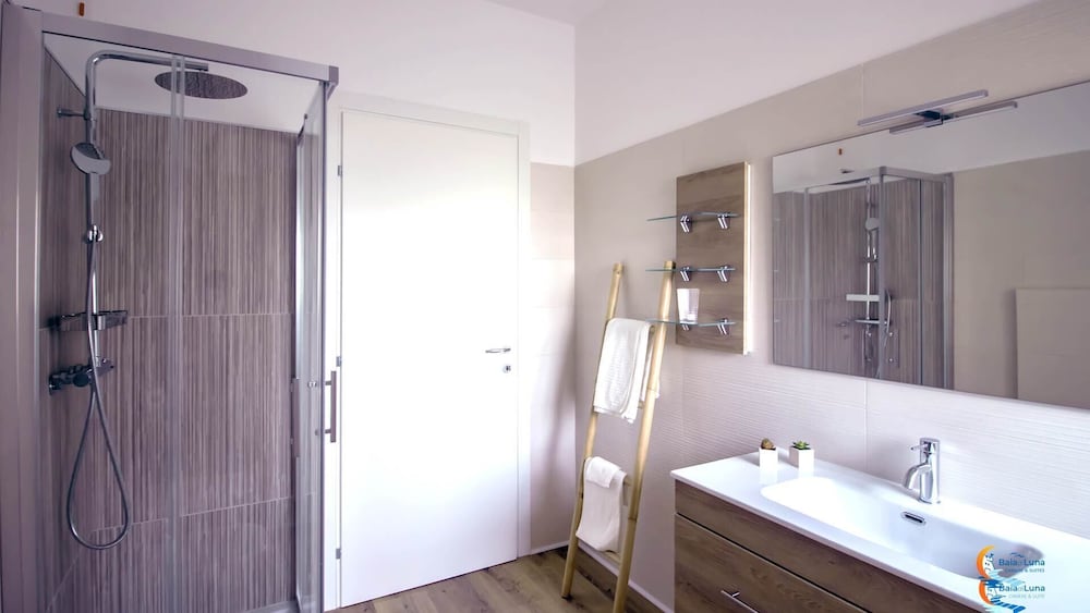 Junior Condo photo 3