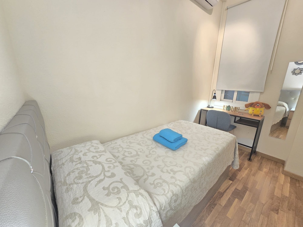 Single Room, Shared Bathroom photo 3