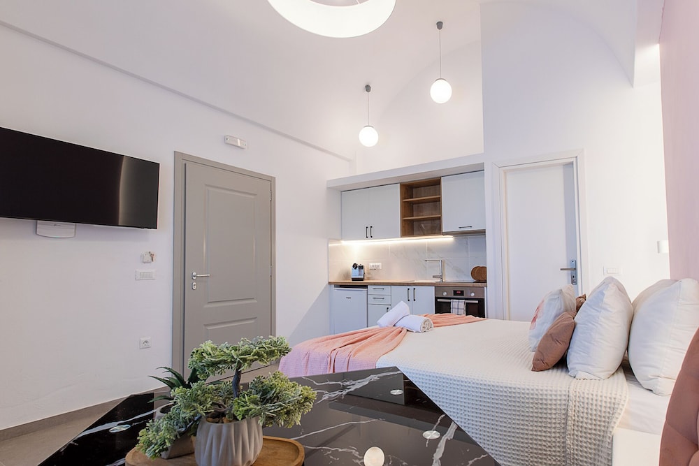 Honeymoon Studio Suite