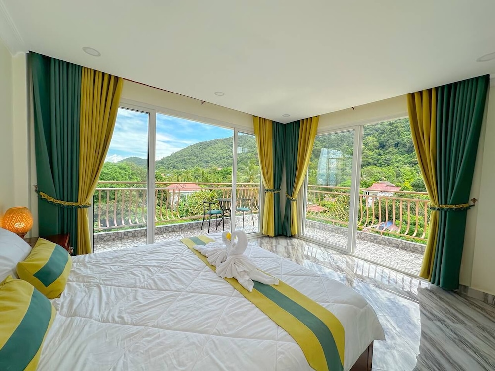 Romantic Double Room, 1 Queen Bed, Balcony, Sea Facing
