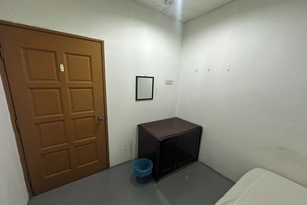 Queen Room photo 2