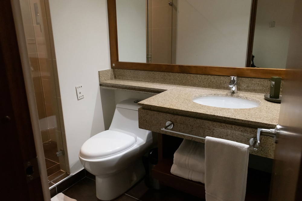 Superior Room, 1 Queen Bed - Photo 9