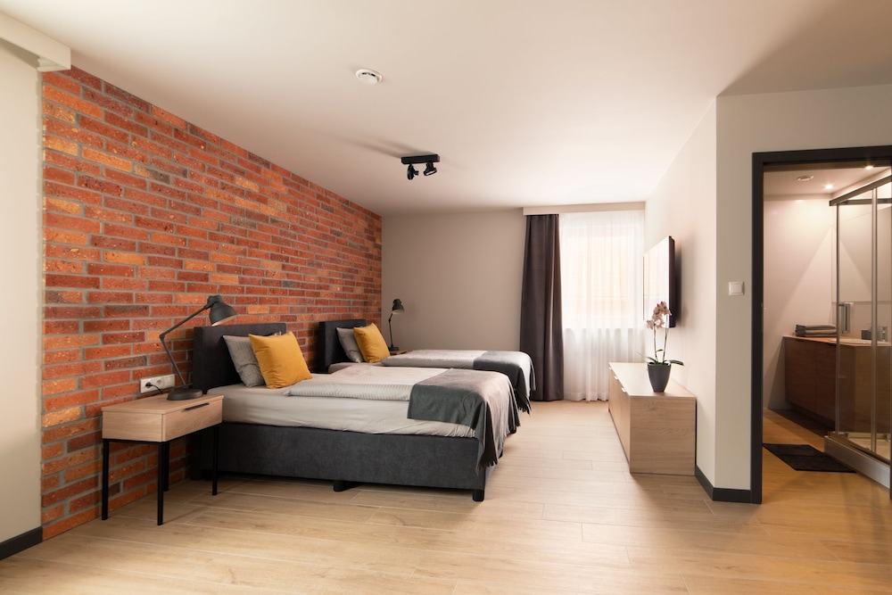 Traditional Studio Suite (4) photo 3