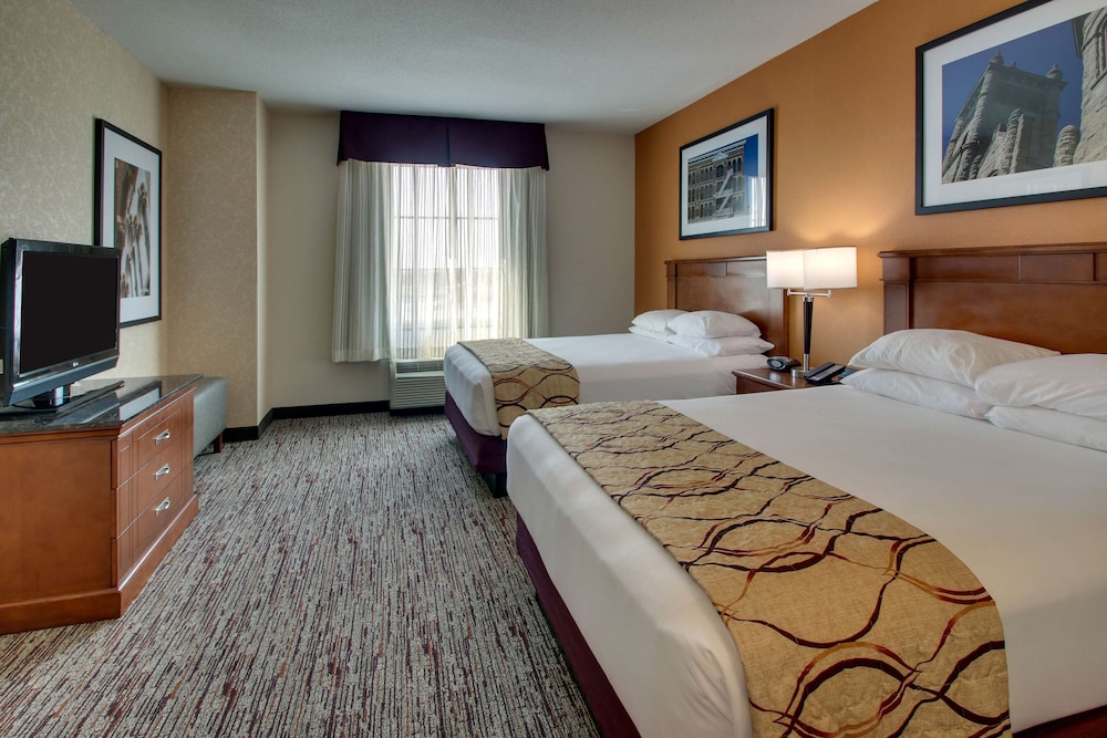 Suite, Multiple Beds, Refrigerator & Microwave (Upper Floor) photo 3