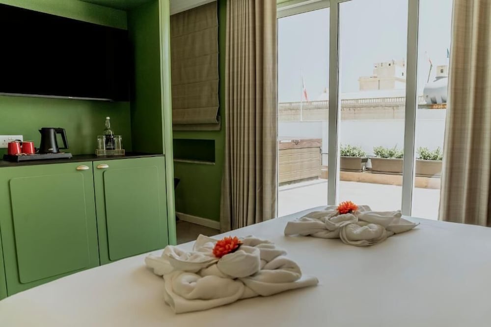 Exclusive Double or Twin Room, City View