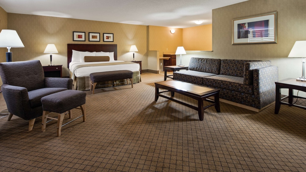 Suite, 1 King Bed, Non Smoking, Jetted Tub photo 3