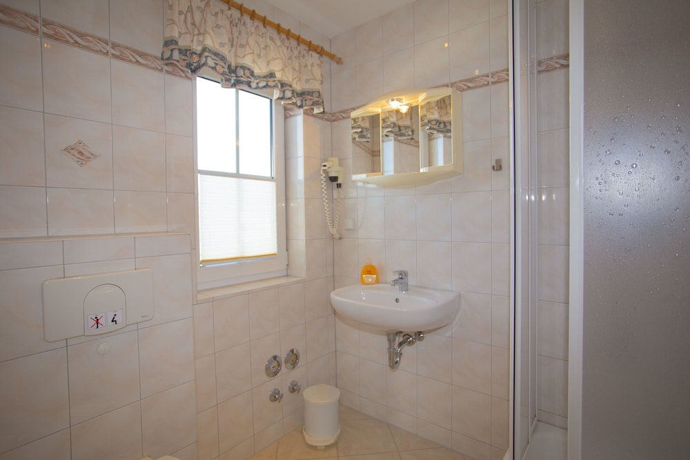 Deluxe Apartment, Private Bathroom, Courtyard View (Mit Balkon 2)