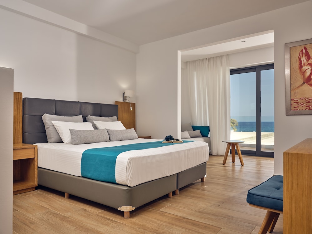 Luxury Suite (Panoramic Sea View) photo 3