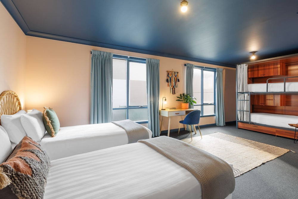 Standard Room (Quad), Private Bathroom - Photo 1