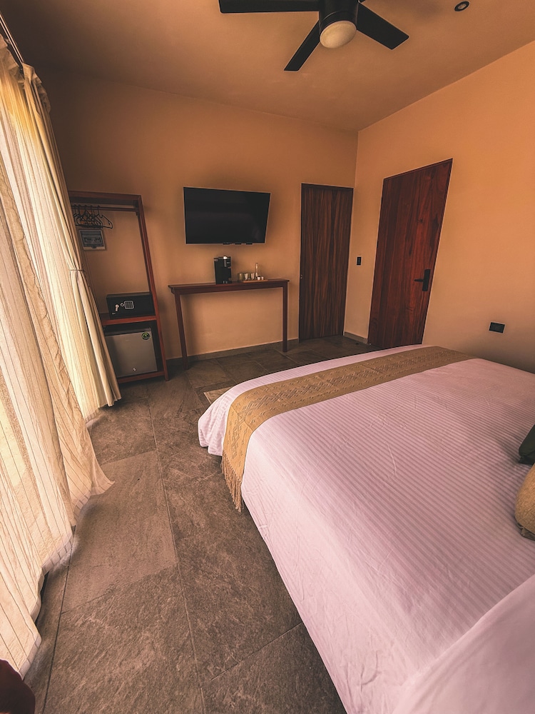 Deluxe Double Room, Balcony, Garden View photo 2