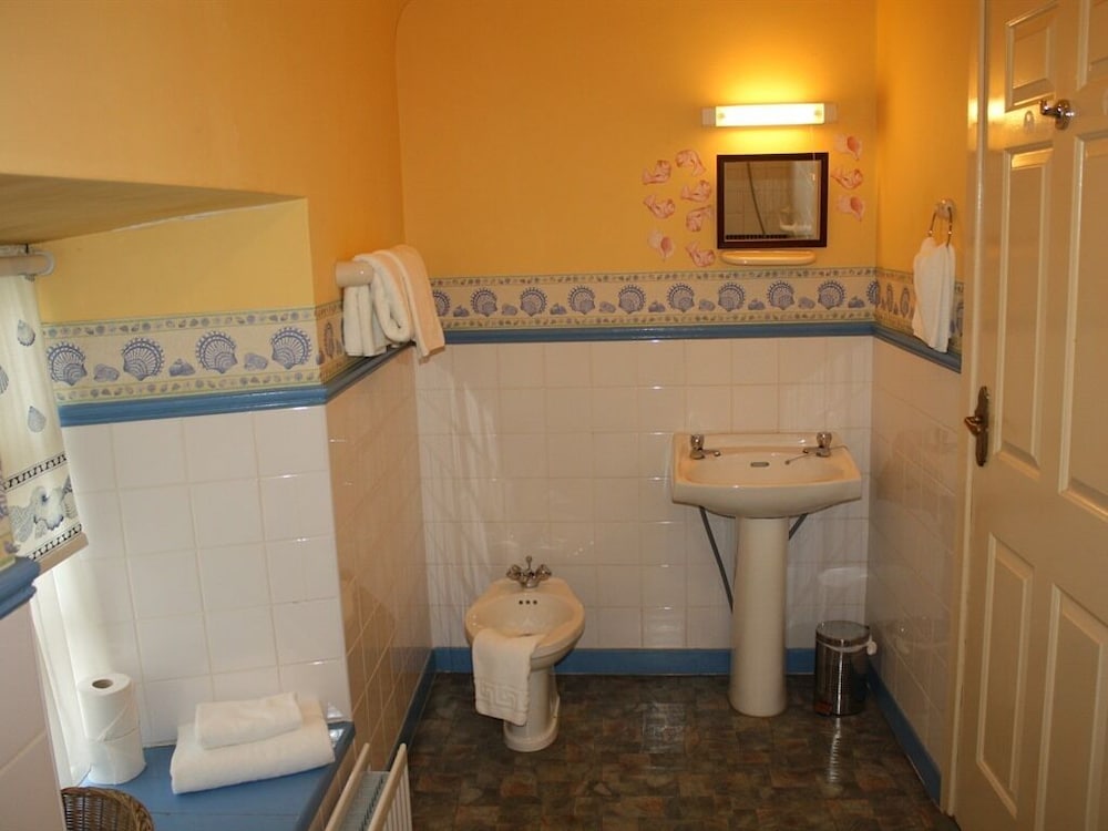 Double or Twin Room, Ensuite (Cottage Style Coach House) - Photo 3