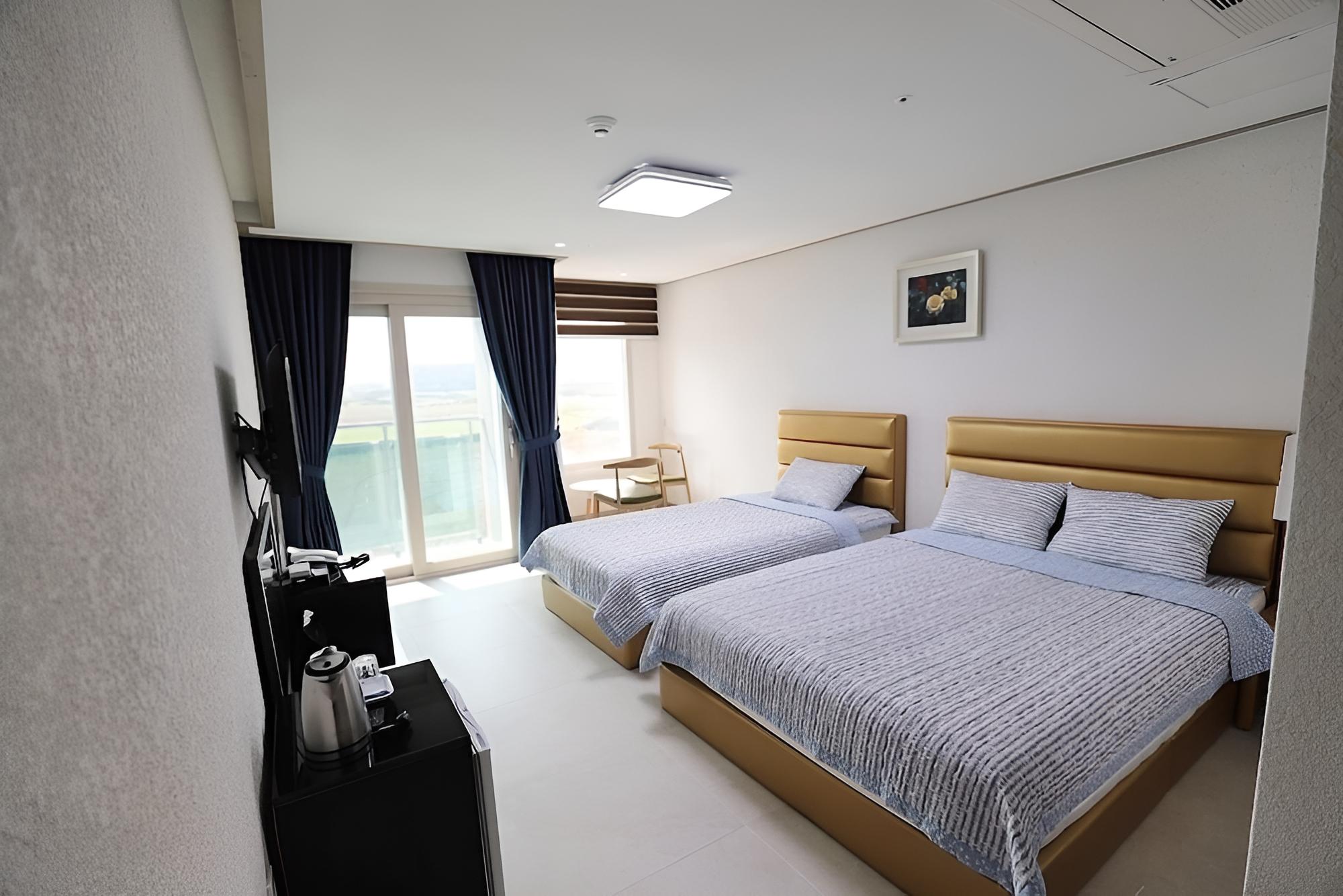 Twin Room, Mountain View photo 3