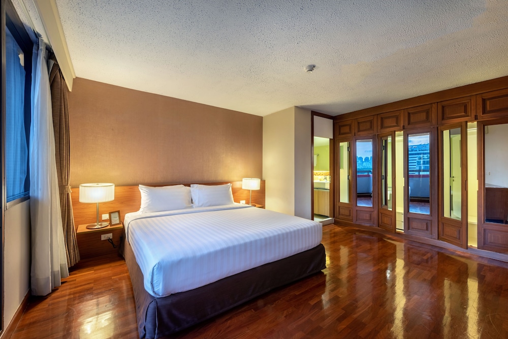 Three Bedroom Residence with Balcony photo 2