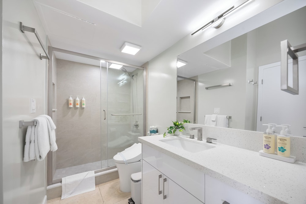 Premium Remodeled Condo with Ocean View and Parking: Premium Condo, 1 Bedroom, Air conditioning, Ocean View (0178) photo