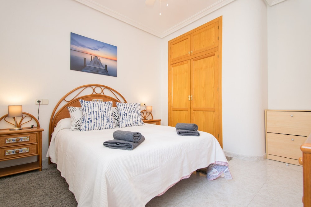 Apartamento, 2 dormitorios, terraza, cerca de la playa