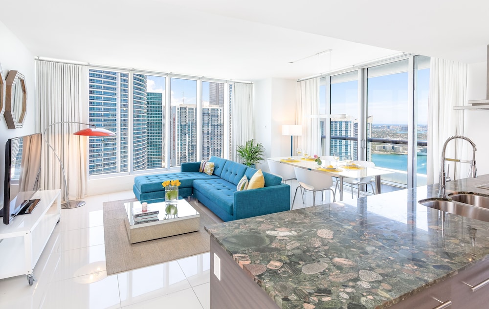 Presidential Corner Apart, 2/2 and Sofa Bed, Ocean View2202