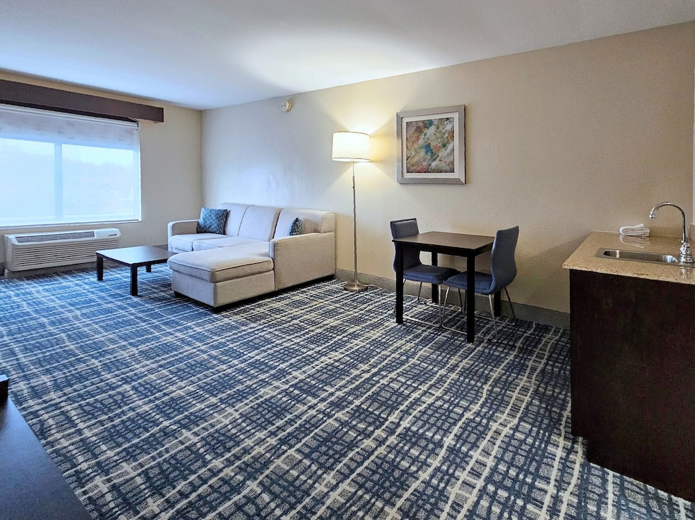Suite, 1 King Bed (Additional Living and Dining Area) - Photo 8