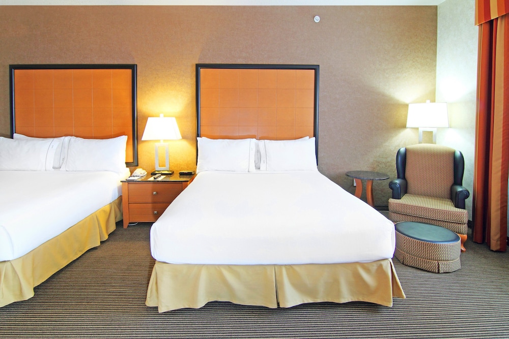 Standard Room, 2 Queen Beds - Photo 8