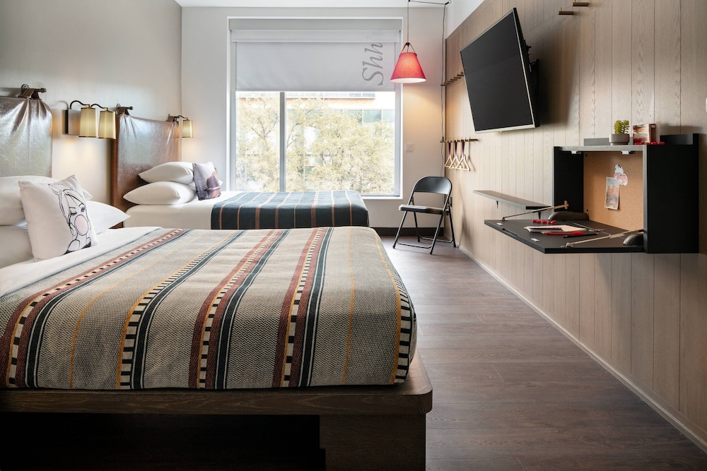 Room, 2 Queen Beds (Mobility/Hearing Access, Roll-In Shwr) - Photo 4