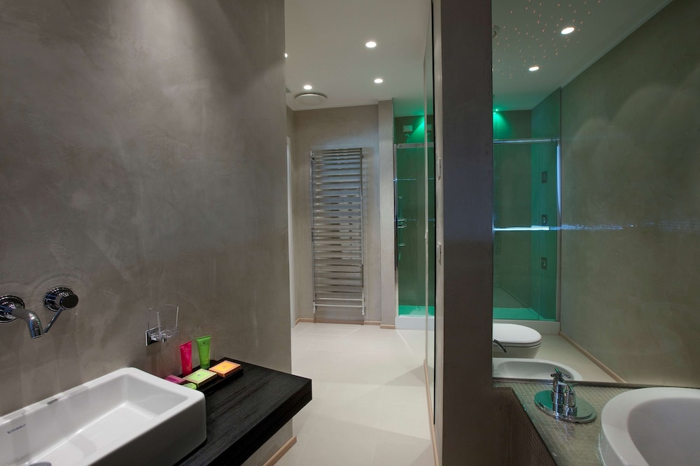 Junior Suite, 1 King Bed, Jetted Tub - Photo 6