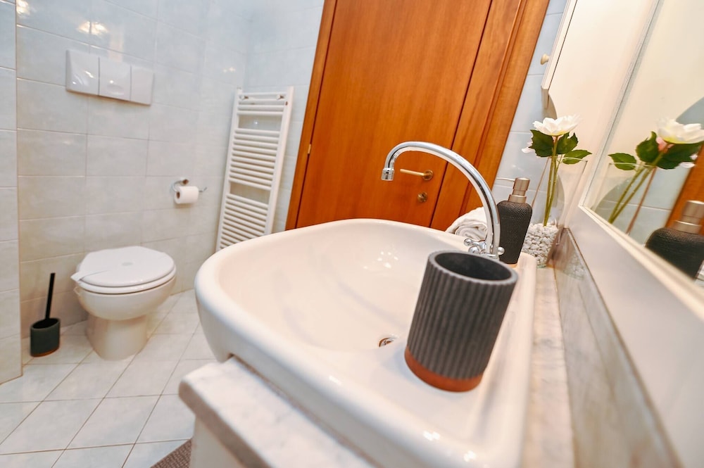 One & Only Lake View Apartment in Central Como, Photo 9