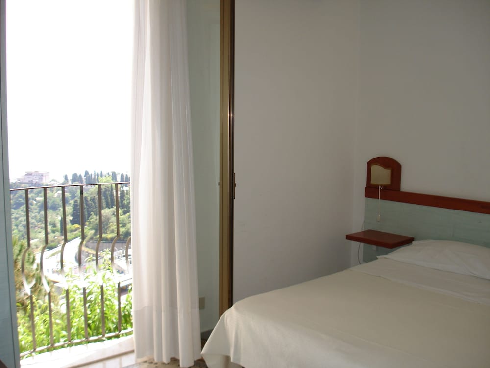 Classic Double Room, Partial Sea View - Photo 7