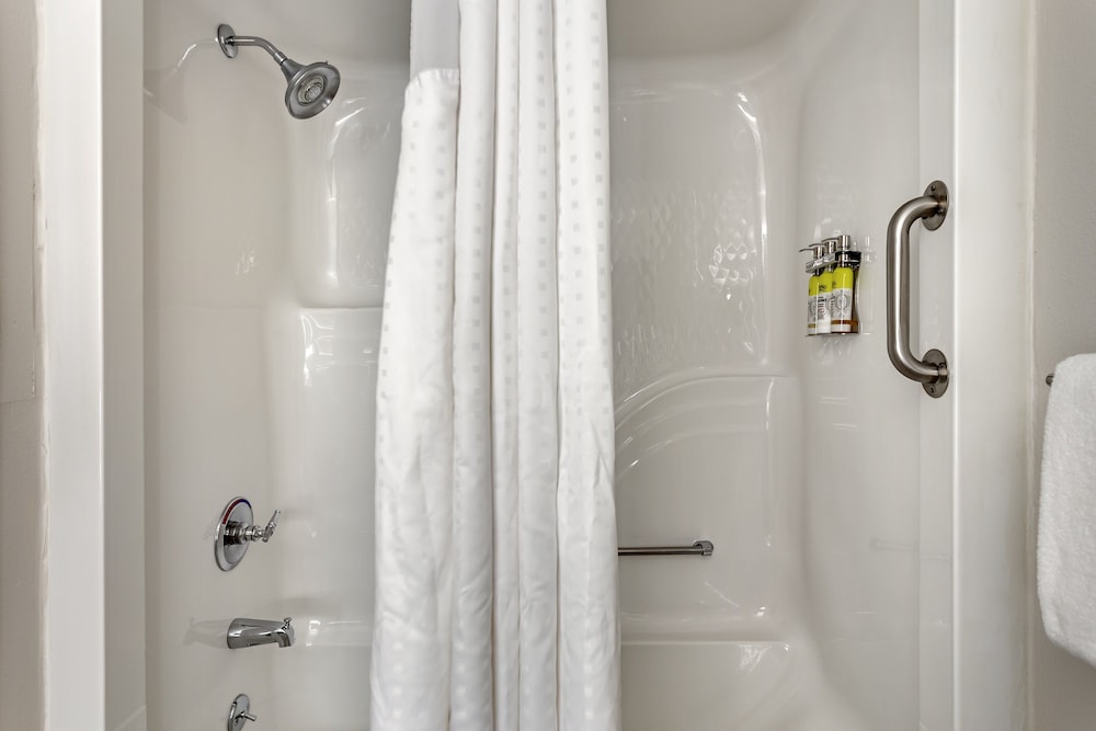 Suite, 1 King Bed, Jetted Tub - Photo 4