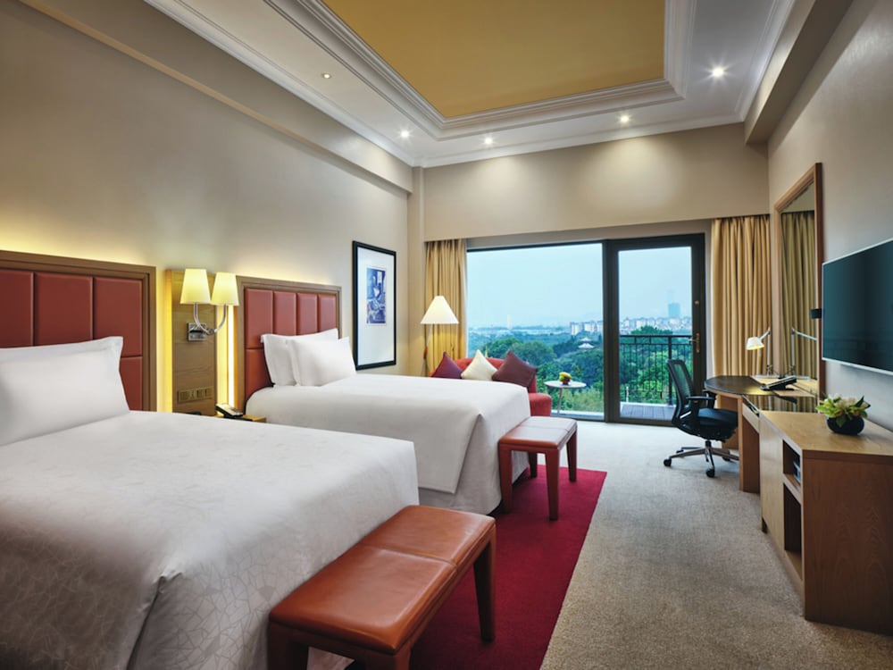 Classic Room, 2 Twin Beds, Club Lounge Access - Photo 5