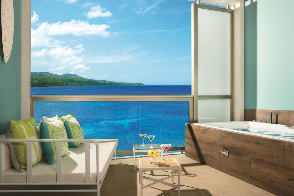 Xhale Club Junior Suite Ocean View Double