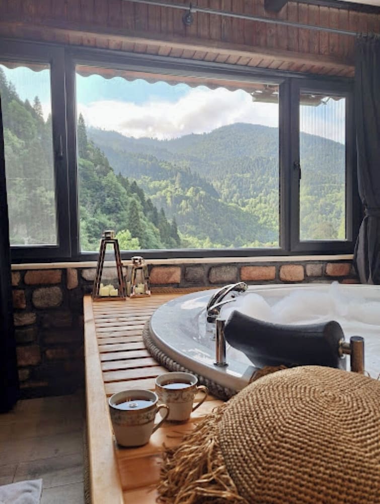 Luxury Room, 1 King Bed, Jetted Tub, Valley View