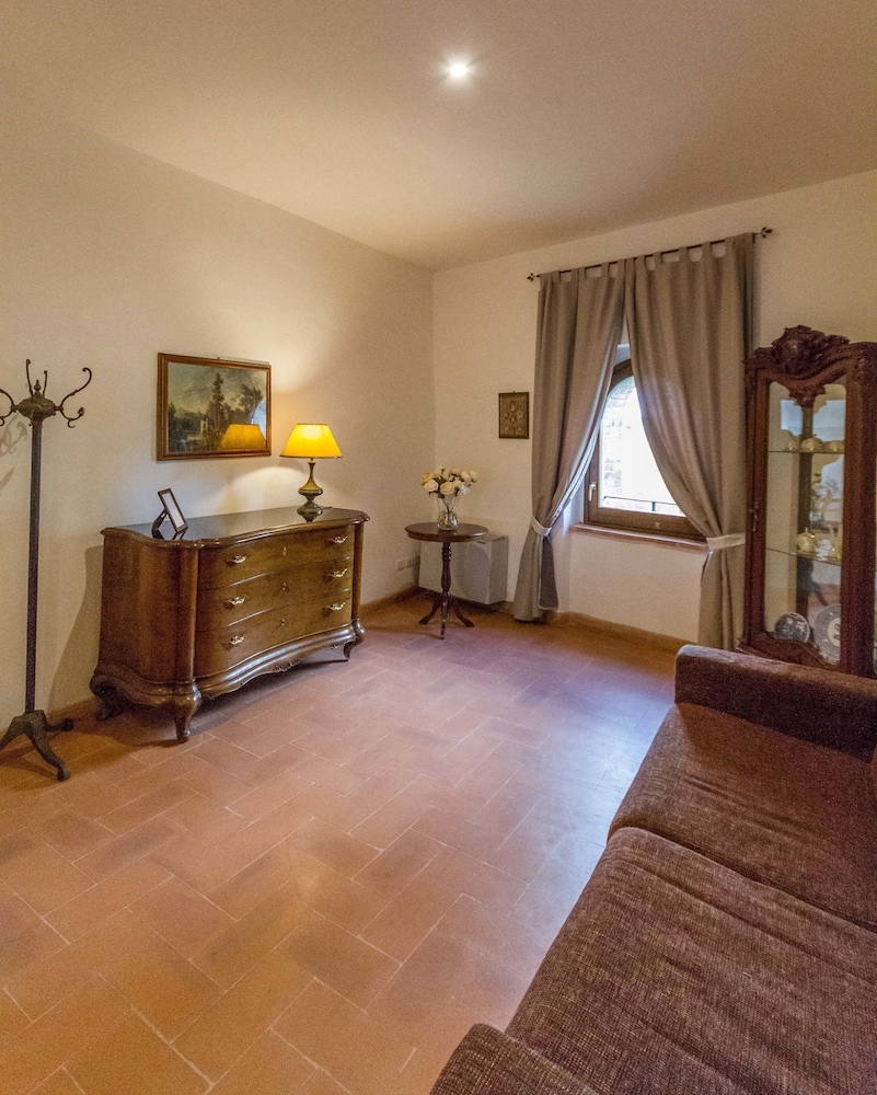 Classic Apartment, 1 Bedroom, Annex Building photo 3